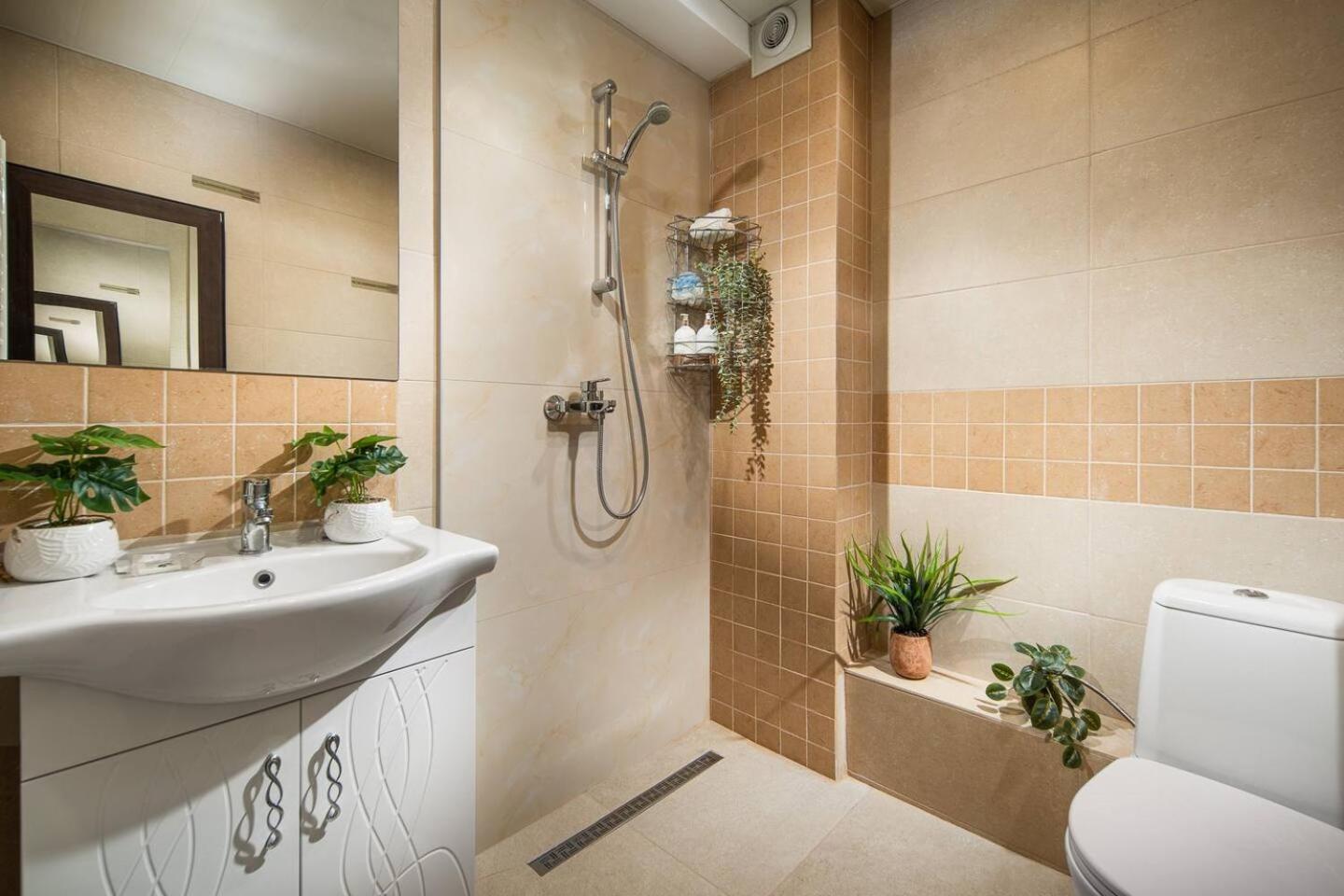 New, Modern And Convenient Apartment София Екстериор снимка